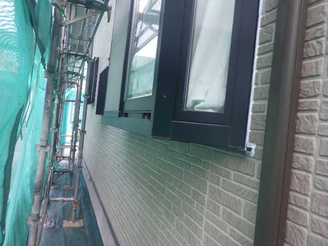 下段のシーリング打ち替えが終了しました