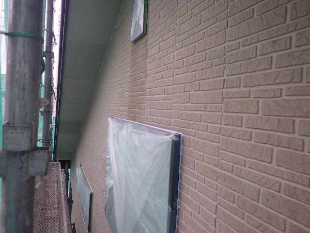 窓周りの養生をしました