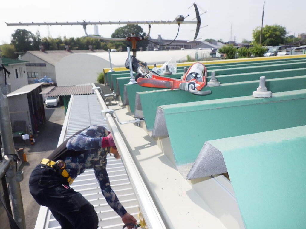 軒樋の取り付け終了です