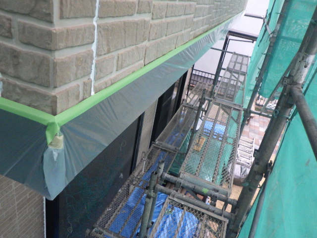 幕板の養生が終了しました