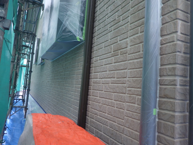 外壁下段の養生が終了しました