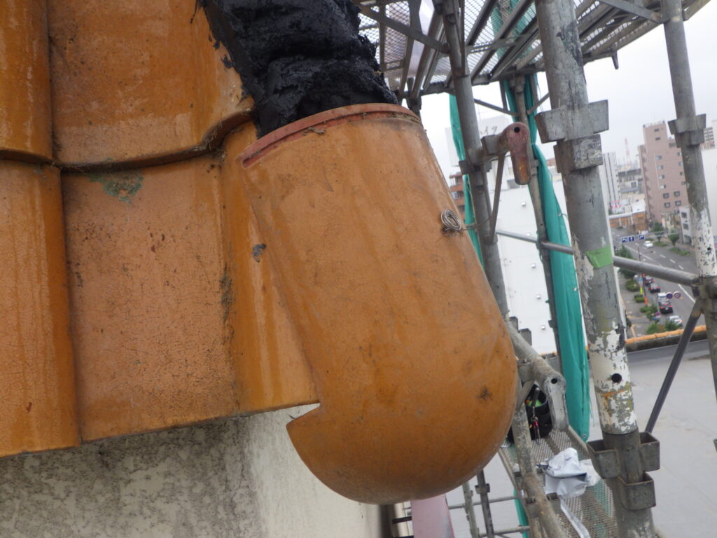 丸瓦を固定しました