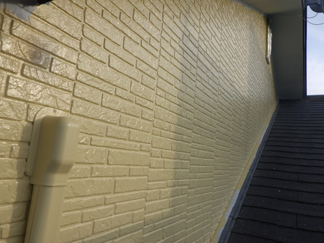 外壁の中塗り塗装終了です