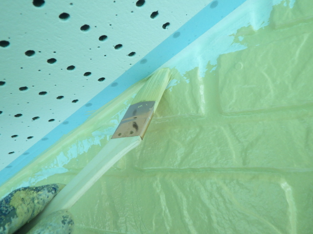 軒天取り合い塗装の１回目です