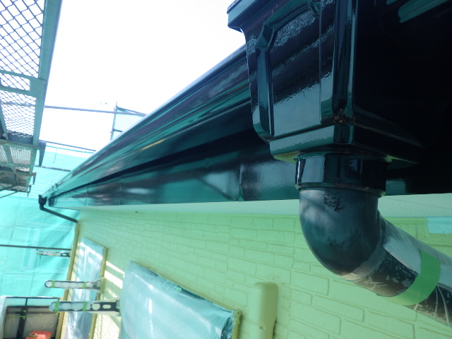 破風と鼻隠し中塗り塗装終了です