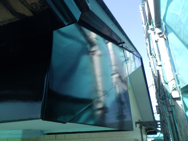 破風と鼻隠し中塗り塗装終了です