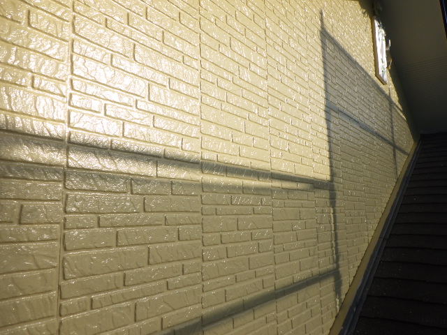 棟違い屋根外壁の施工後です