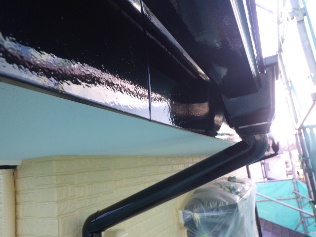 破風と鼻隠し上塗り塗装終了です