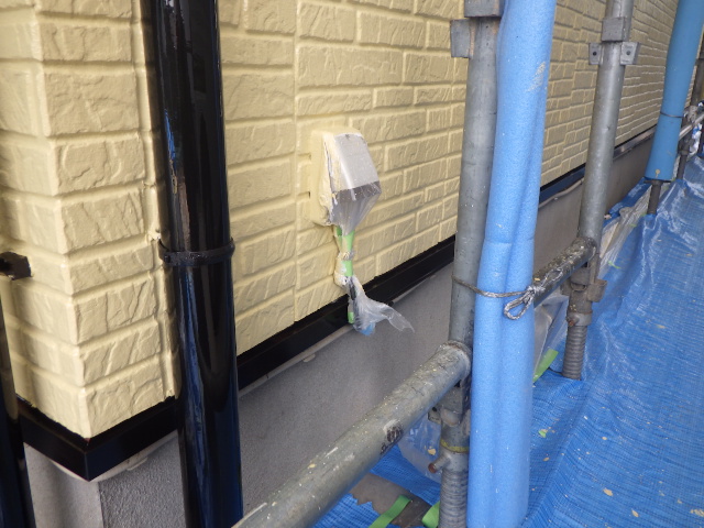 竪樋の中塗り終了です