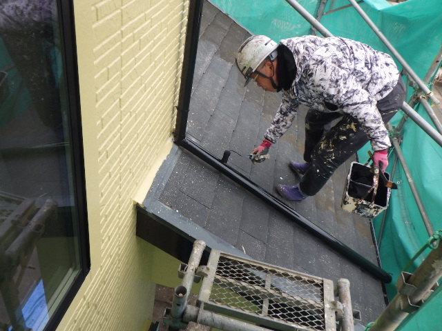 竪樋のな中塗り中です