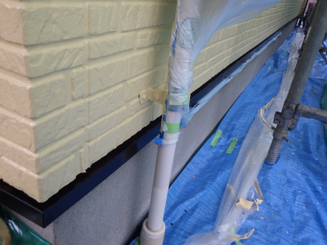 土台水切りの中塗り終了です