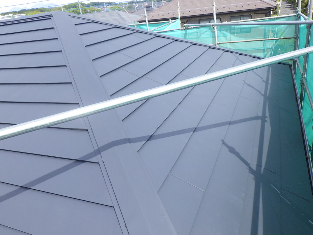 大屋根の屋根カバー工事が終了しました