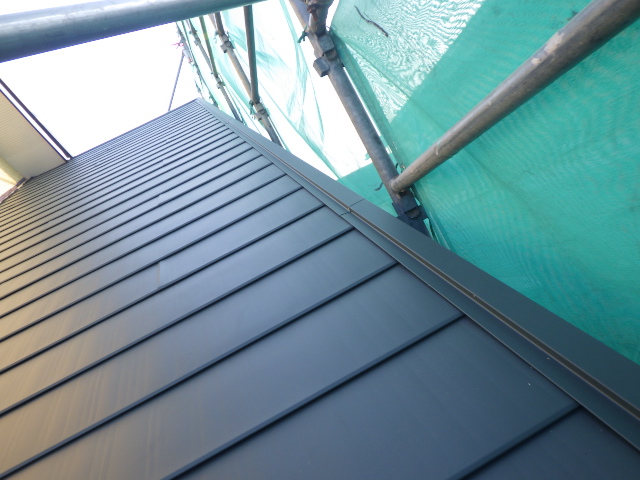 ケラバ包み板金の取り付け終了です