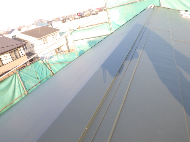 棟板金の取り付け終了です