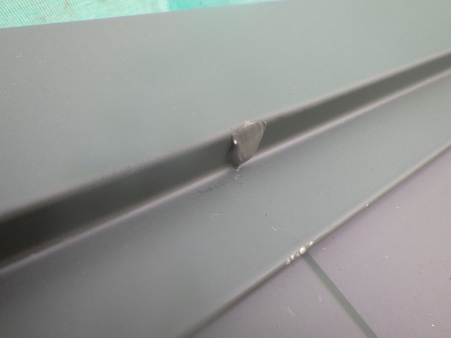 釘頭のシーリング終了です