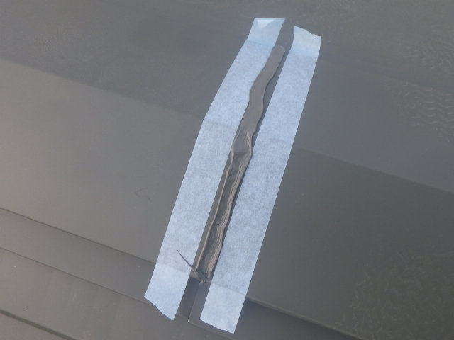 板金継ぎ目のシーリング中です