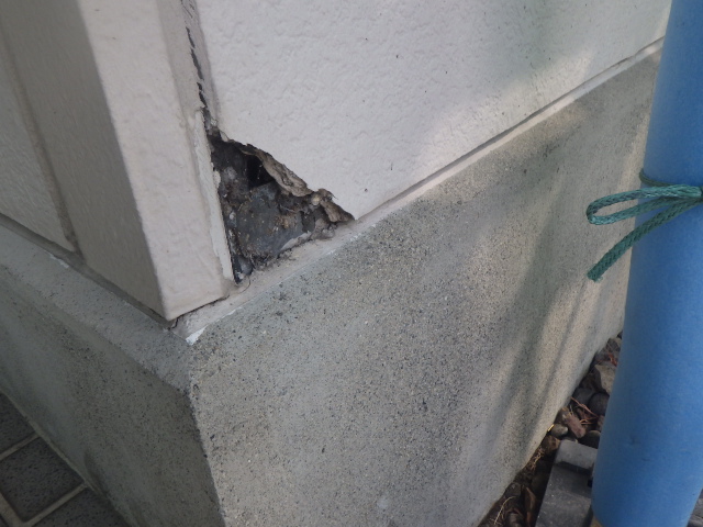 外壁面の補修中です