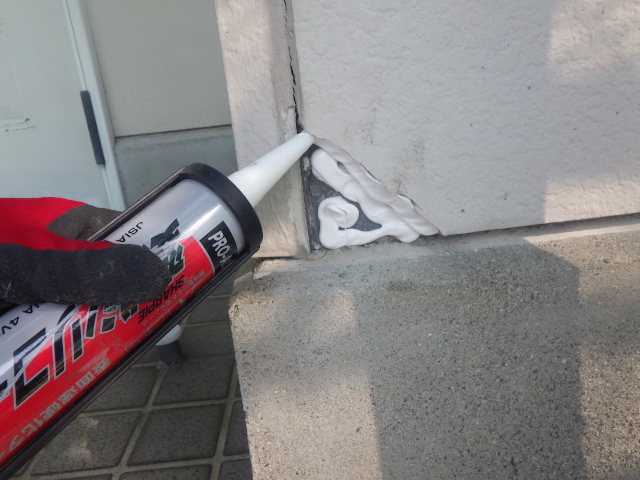 外壁面の補修中です