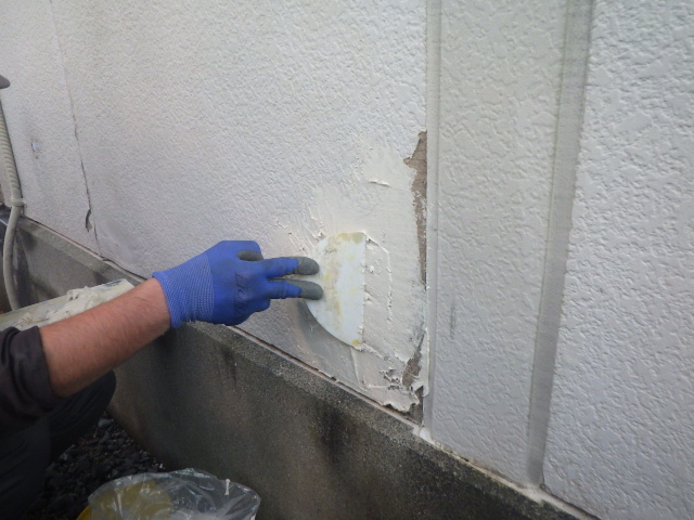 外壁面の補修中です