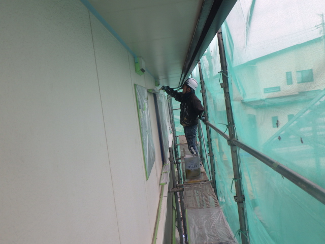 下塗り塗装中です