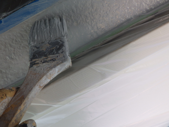 中塗り塗装中です