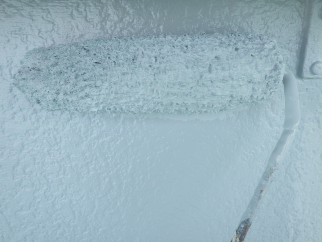 上塗り塗装中です