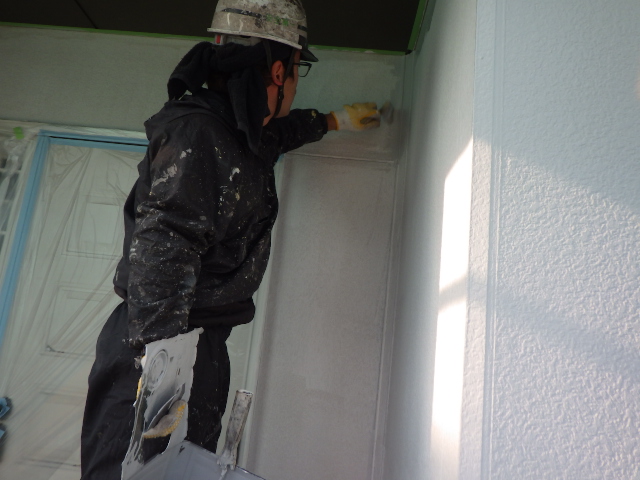 上塗り塗装中です