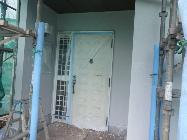 外壁下段の上塗り塗装終了です