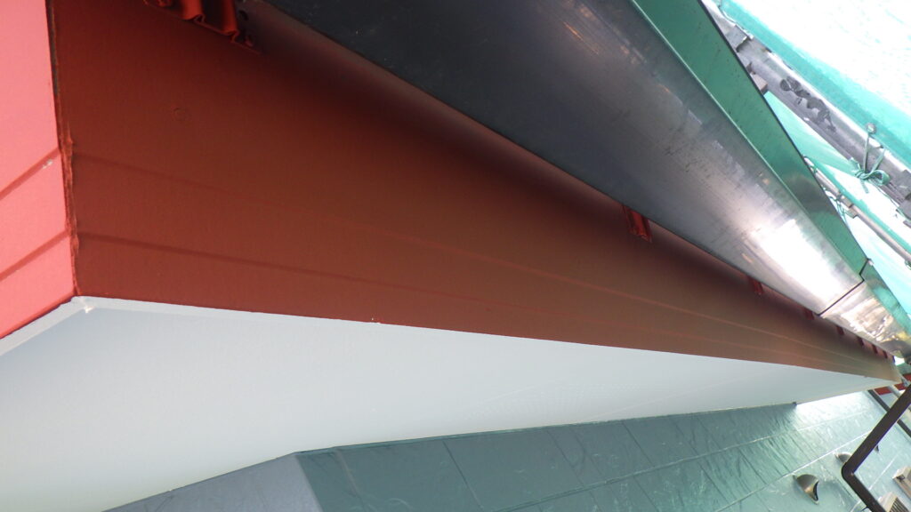 破風板の下塗り終了です