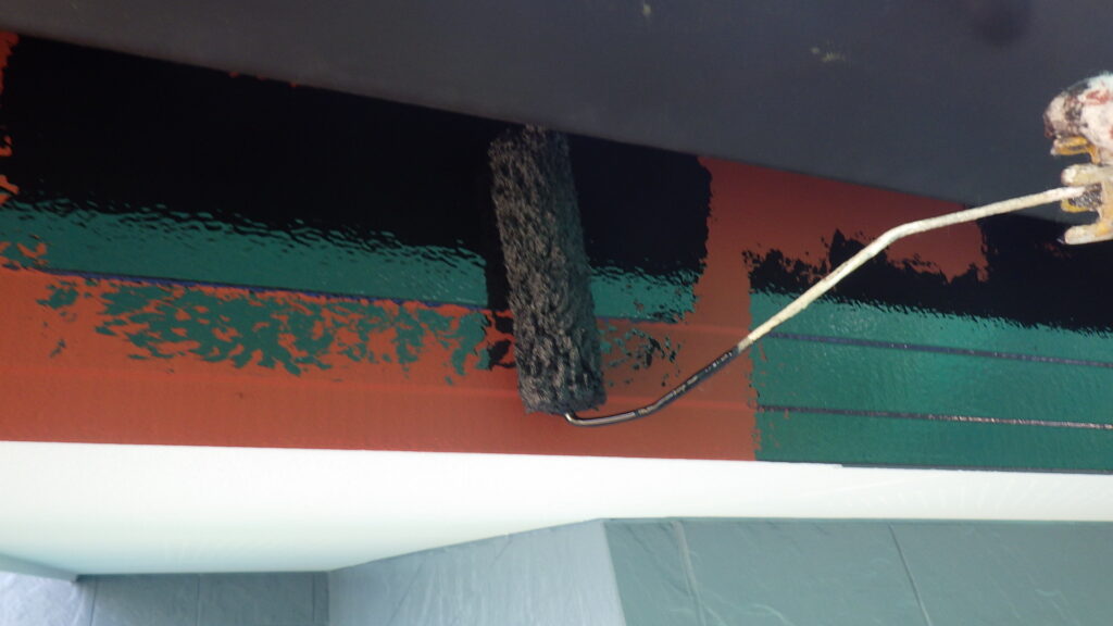 破風板の中塗り中です