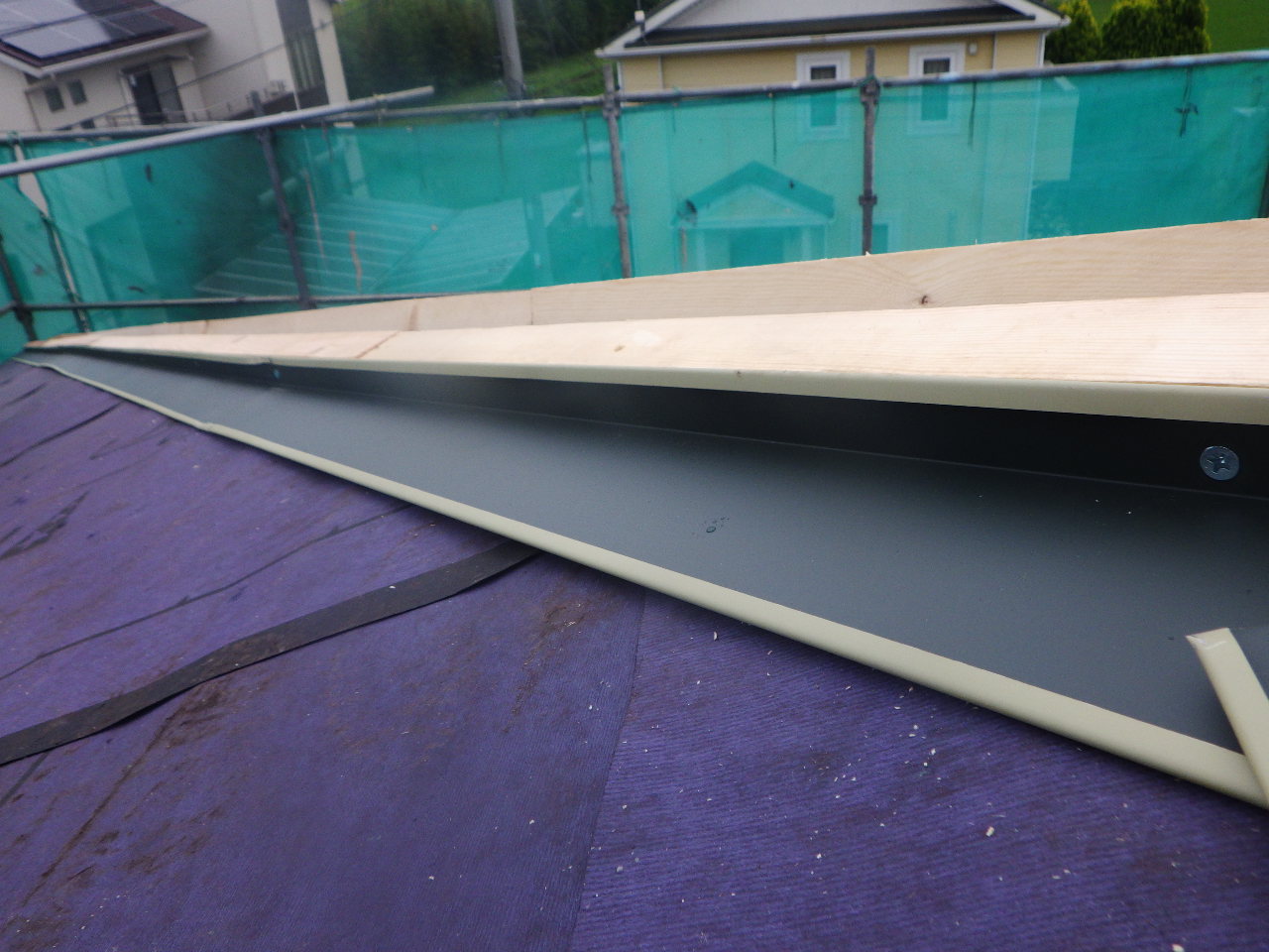 谷樋を取り付けました