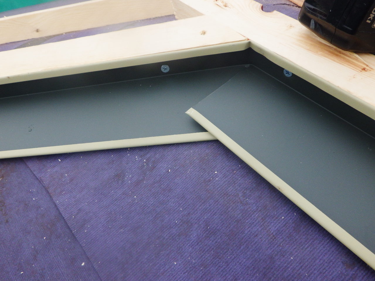 谷樋を取り付けました