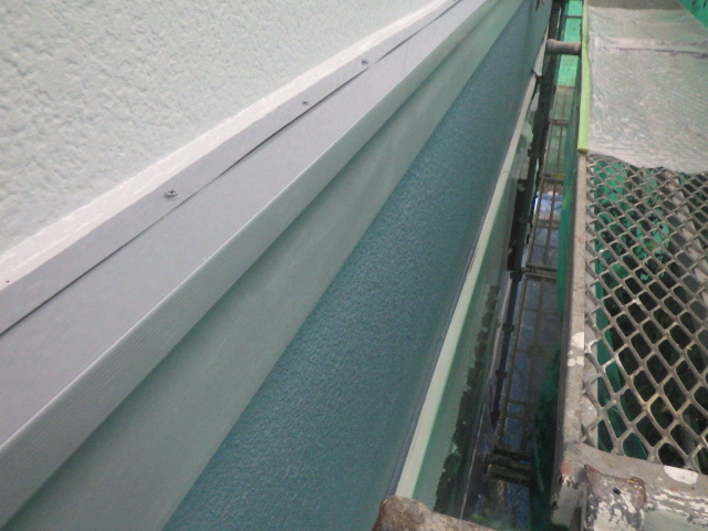 幕板１回目塗装終了です