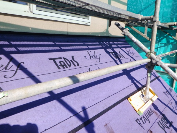 南面のルーフィング貼り付け終了です