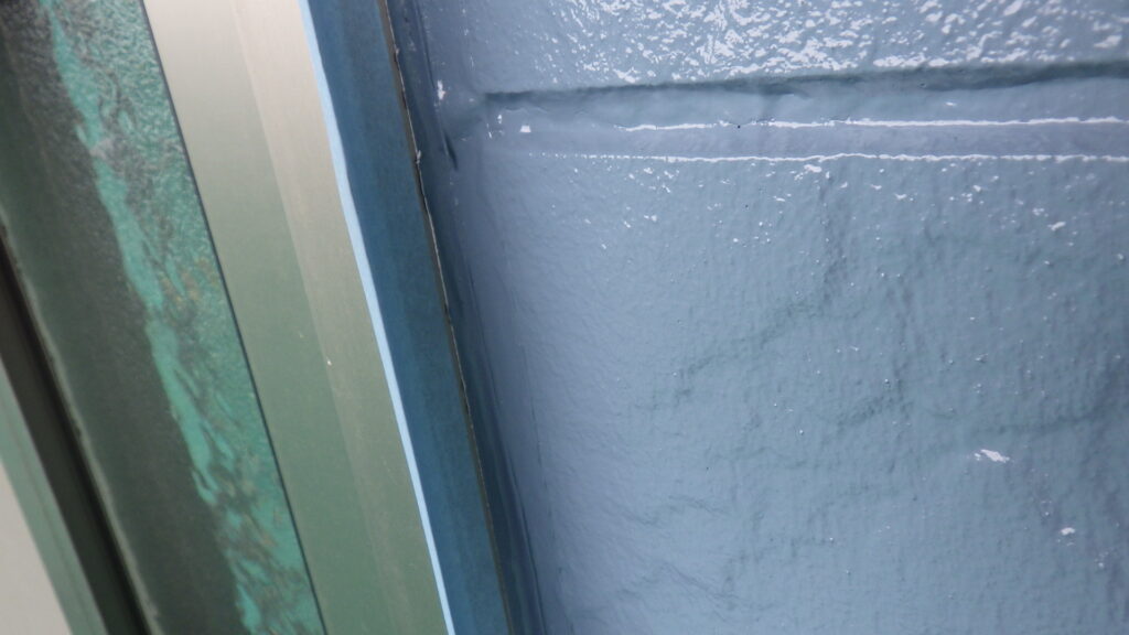 サッシ周りの補修中です