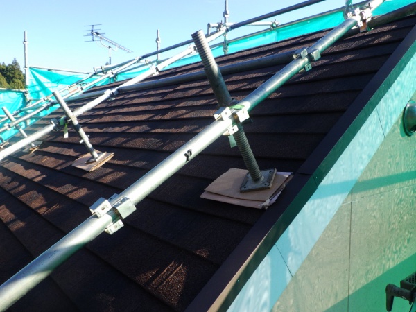 北面のルーフ貼り付け終了です