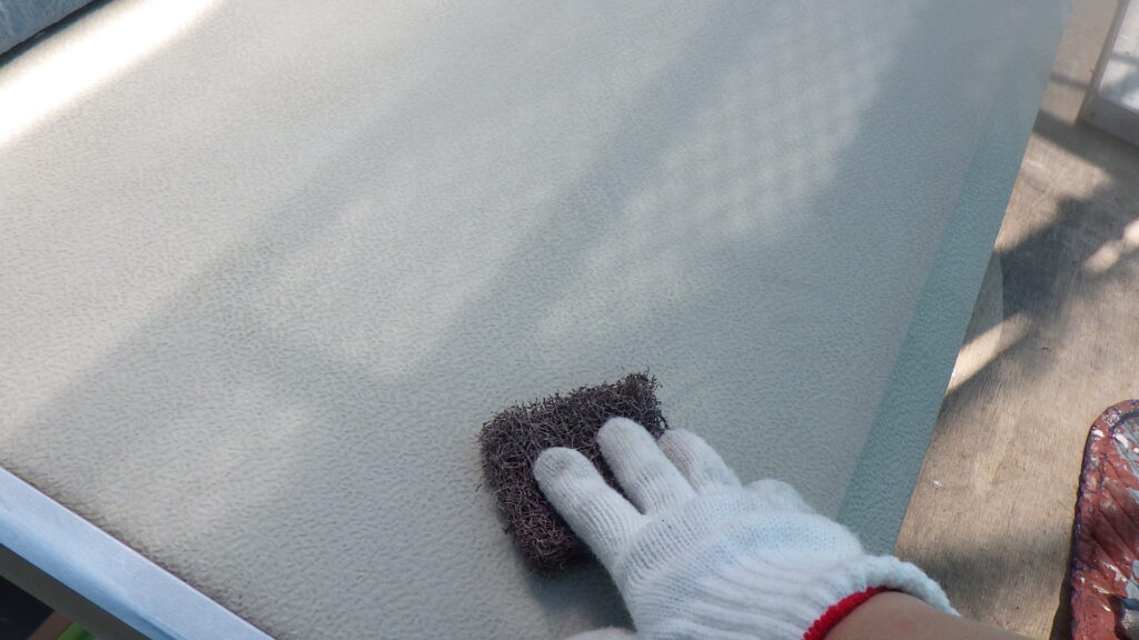 霧よけ天板のケレン中です