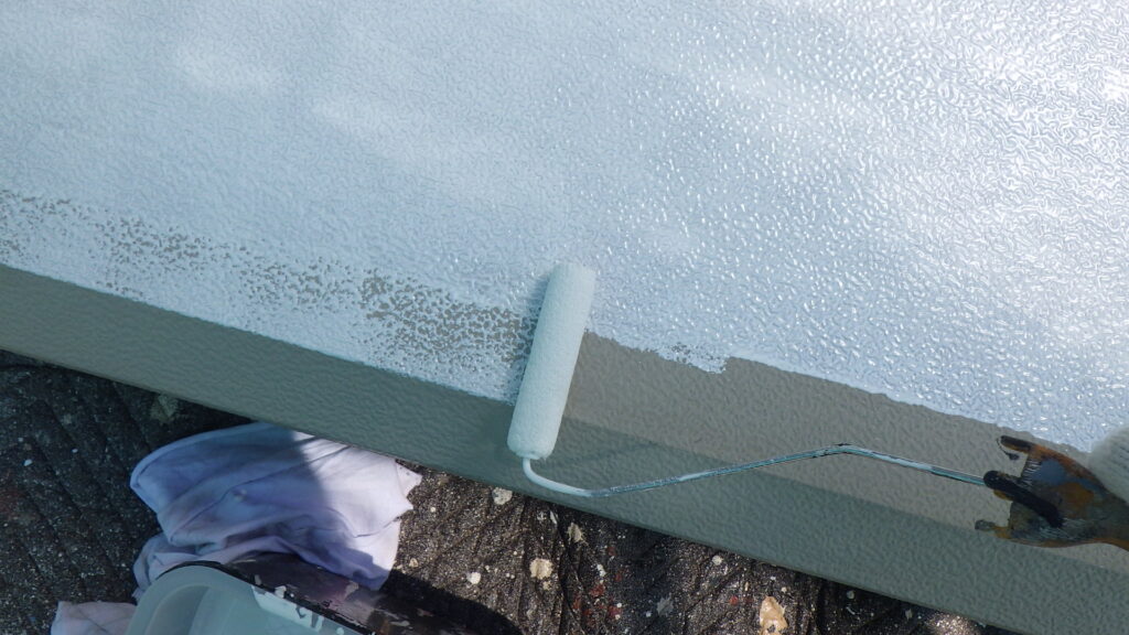 霧よけ天板の下塗り中です