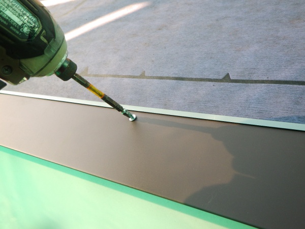 スターターの取り付け中です