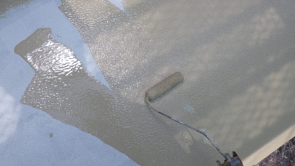 霧よけ天板の中塗り中です