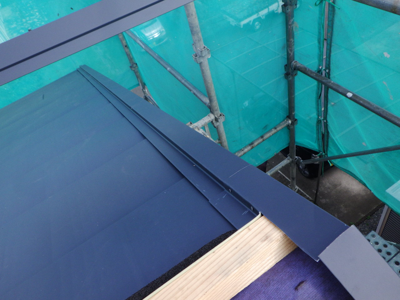 ケラバ包み板金を取り付け終了しました