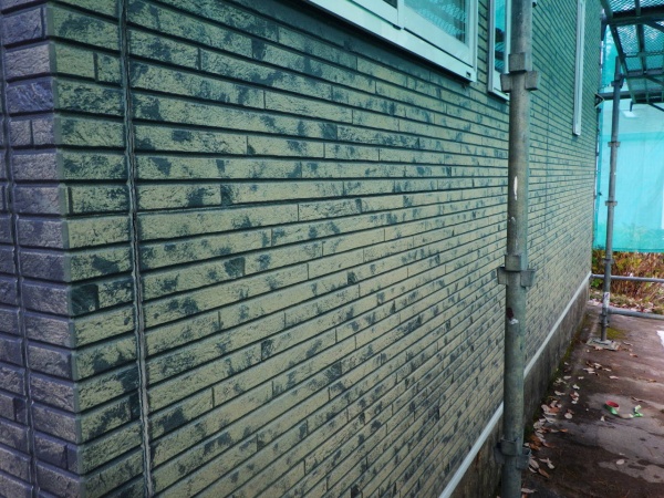 施工前の外壁縦目地の状態です