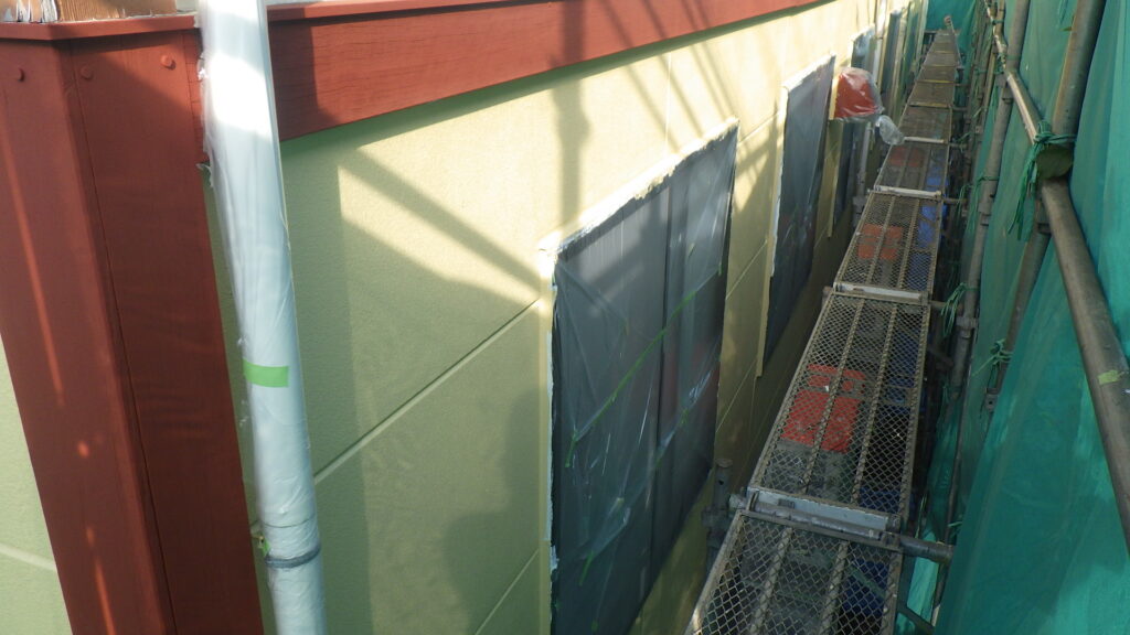 外壁の中塗り塗装終了です