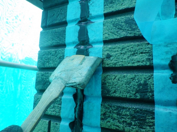 シーリング成型中です