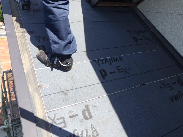 ケラバ板金を固定しました