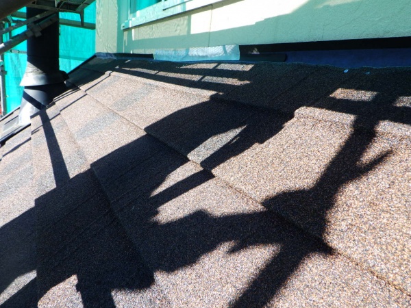 ルーフの貼り付け終了です