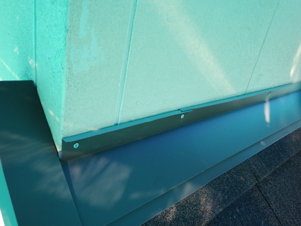 壁水切りを取り付けました