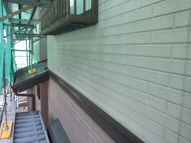 高圧洗浄後の中段外壁の状態です