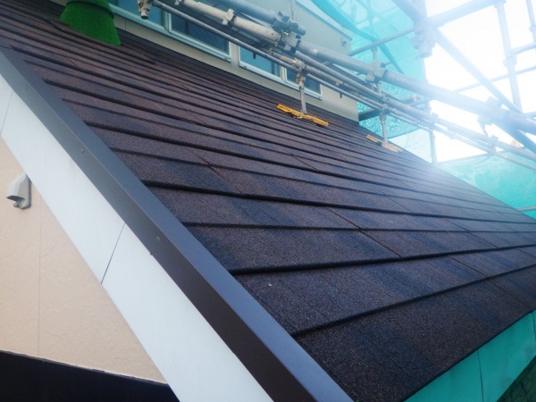 南面屋根カバー工事の完工です