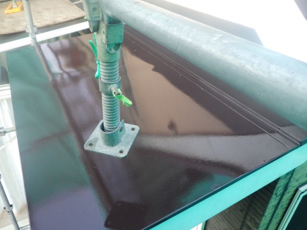 玄関屋根塗装の完工です